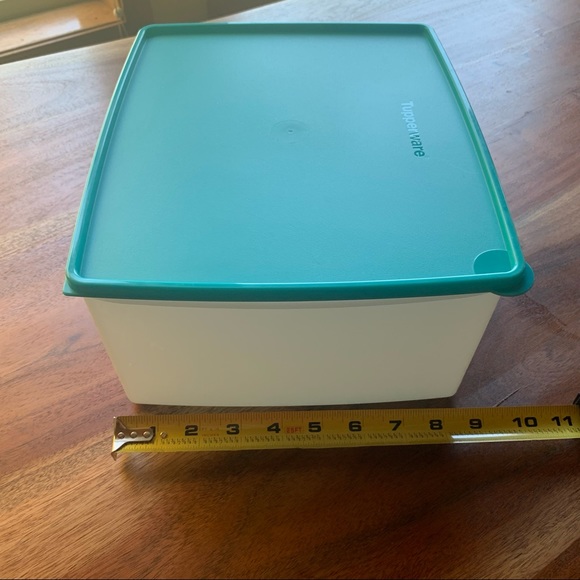 Tupperware 6284 Freeze it storage container with snowflake pattern. - Picture 3 of 10